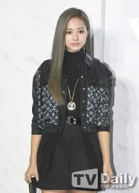 Sederet Foto Cantik Tzuyu TWICE Saat Hadiri Acara Louis Vuitton