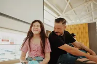 Sederet Foto Zack Lee Momong Mikhaela Anak Semata Wayangnya, Papa Macho Ganteng Berhati Lembut
