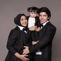 Sederet Gaya Ameena Anak Aurel Hermansyah dan Atta Halilintar Pakai Setelan Jas, Bikin Netizen Auto Gemas!
