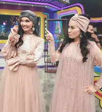 Sederet Gaya Rina Nose Impersonate Selebritis Lain, Dari Iis Dahlia Hingga Ahmad Dhani - Mana yang Paling Mirip? 