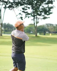 Sederet Potret Andhika Pratama dan Ussy Sulistiawaty Main Golf Bareng Sejumlah Artis