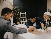 Sederet Potret di Balik Layar Pernikahan Ikke Nurjanah dengan Karlie Fu, Terlihat Gugup Didampingi Sang Putri