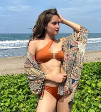 Sederet Potret Hot Cinta Laura Pamer Abs dalam Balutan Bikini, Body Goals dan Perut Sixpack Bikin Netizen Gagal Fokus