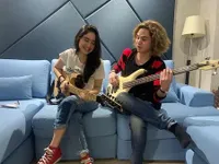 Sederet Potret Kece Dul Jaelani Saat Main Gitar, Disebut Mirip Ahmad Dhani - Kasih Gombalan ke Tissa Biani
