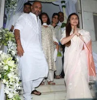 Sederet Seleb Hadiri Doa Bersama Untuk Ayah Rani Mukherjee