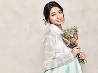 Sederet Seleb Korea yang Terlihat Makin Cantik Saat Ber-Handbok