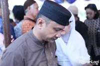 Sedih Namun Ikhlas, Adi Bing Slamet Antar Jenazah Bunda ke Makam