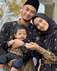 Segera Berpisah, Ini 8 Potret Rizki DA dan Nadya Mustika Saat Momong Baby Syaki - Netizen: Kasihan Anaknya
