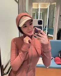 Selain Ayana Moon, Sederet Artis Ini Bikin Heboh Karena Ganti Hijab dengan Hoodie dan Topi - Ada Laudya Cynthia Bella