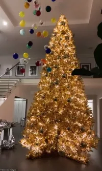 Selain Kylie Jenner Siapa yang Sudah Pasang Pohon Natal?