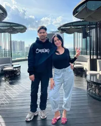Selalu Ada Untuk Adiknya Meski Sudah Menikah, 8 Potret Erick Iskandar & Jessica Iskandar yang Akrab Sejak Kecil Hingga Dewasa
