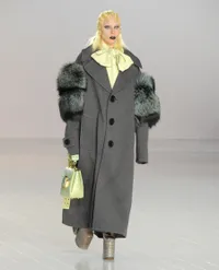 Selalu Jadi Fashion Center yang Unik, Intip 8 Potret Transformasi Lady Gaga - Pernah Pakai Daging Mentah