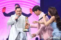 Selamat! King Nassar Raih Piala Penyanyi Dangdut Solo Pria Terpopuler di Indonesia Dangdut Award 2024