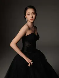 Seleb China Berlatar Belakang dari Keluarga Kaya, Gak Heran Punya Vibes Mahal 