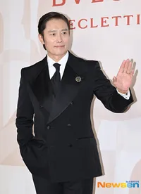 Selebritis Korea di Event Bvlgari Eclettica, Byeon Woo Seok dan Kim Ji Won Bisik-Bisik