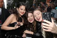 Selena Gomez's Black Magic, Ini 8 Potret Outfit Serba Hitam yang Bikin Terpesona!