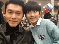 Selfie Akrab U Pil dengan Para Bintang 'Crash Landing on You', Manis Banget Bersama Hyun Bin dan Son Ye Jin
