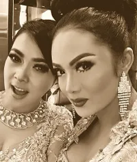 Selfie Attack! Krisdayanti Tantang Para Seleb Untuk Adu Cantik