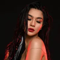 Selfie Seranjang Bareng Zack Lee, Ini 5 Foto 'Menantang' Siva Aprilia yang Bikin Netizen Gagal Fokus