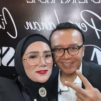 Selfie Terlalu Dekat Sama Ari Lasso, Mulan Jameela Dicibir Sekaligus Dibela
