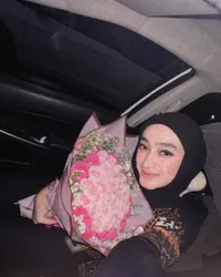 Selisih 17 Tahun, 8 Potret Santyka Fauziah Calon Istri Sule yang Tak Kalah Cantik dari Nathalie Holscher - Keturunan Arab