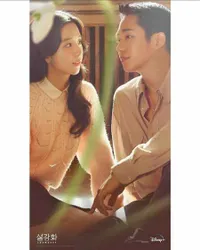 Semakin Dekat dengan Waktu Perilisan dan Penayangan, Disney+ Bagikan Potret Romantis Jisoo BLACKPINK dan Jung Hae In dalam Drama ‘SNOWDROP’