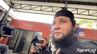 Semakin Religius, 8 Potret Terbaru Ammar Zoni Usai 3 Mendekam di Penjara - Jenggot Panjang dan Selalu Pakai Peci Hingga Tasbih