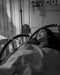 Sempat Alami Pendarahan, 8 Potret Jessica Iskandar Akhirnya Bisa Peluk Sang Buah Hati - Akui Langsung Jatuh Hati