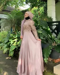 Sempat Bikin Heboh, 8 Sarita Abdul Mukti yang Kembali Tampil Berhijab Saat Liburan