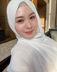 Sempat Bikin Heboh Usai Nggak Pakai Hijab, Intip Style Cantik Ayana Moon yang Bisa Jadi Inspirasi Saat Lebaran