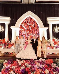 Sempat Dibilang Kayak Tante Sama Ponakan, Intip Potret Awkarin Kondangan Ditemani Pacar