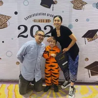 Sempat Didiagnosa Idap Penyakit Langka, Simak 8 Potret Anak Selvi Kitty yang Baru Saja Wisuda