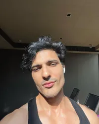 Sempat Diduga Selingkuh dan Kini Gandeng Cewek Baru, 9 Potret Vin Rana Disebut Kumal - Nita Sofiani Singgung Karma