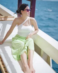 Sempat Dikabarkan Hamil Lagi, Ini Potret Syahnaz Adik Raffi Ahmad Saat Liburan - Pakai Bikini Sampai Pamer Punggu Mulus