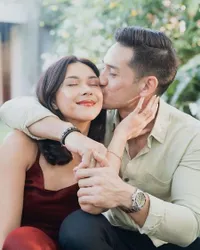 Sempat Dikabarkan Retak, Intip Foto Mesra Nana Mirdad dan Andrew White yang Baru Rayakan Anniversary 17 Tahun Pernikahan