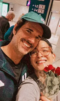 Sempat Dikira Putus, Potret Oscar Lawalata Yang Makin Mesra Dengan Cowok Bule - Dirumorkan Bakal Menikah