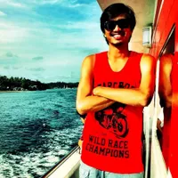 Sempat Dikira Tukang Parkir, Ini 8 Potret Duta Sheila On 7 yang Sederhana Banget - Wajah Awet Mudanya Bikin Netizen Heran
