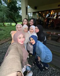 Sempat Disebut Bangkrut, 8 Potret Lesti Usai Berdamai dengan Rizky Billar - Perdalam Agama Hingga Mulai Aktif Endorsement Lagi