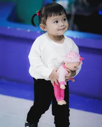 Sempat Disebut Down Syndrome, Ini 8 Potret Ameena Anak Aurel Hermansyah dan Atta Halilintar yang Ikuti Kelas Dansa - Tak Kalah Kece dari Ibunya