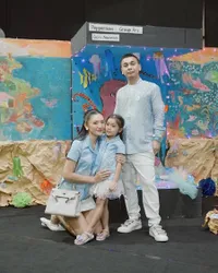 Sempat Disorot Saat Tenteng Tas Puluhan Juta, Ini 8 Potret Alea Anak Sulung Raditya Dika yang Kini Semakin Modis - Saingi Gaya Ibunya