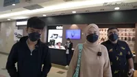Sempat Ditolak, Potret Nathalie Holscher Bersikeras Belikan 2 Perhiasan Untuk Tiko dan Ibunya yang Tuai Pro Kontra