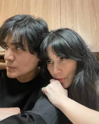 Sempat Jajal Dunia Hiburan, 8 Potret Dee Adnan Kekasih Tyo Nugros yang 23 Tahun Lebih Muda - Kini Punya Profesi Bergengsi