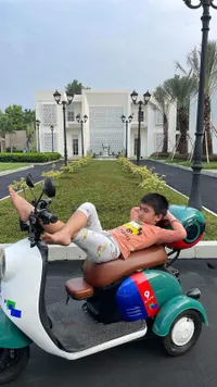 Sempat Mengaku Bangkrut Akibat Pandemi, 10 Potret Ustaz Solmed yang Dituding Kerap Pamer Kemewahan - Netizen Pertanyakan Sumber Penghasilannya