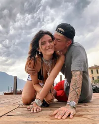 Sempat Mengaku Pansexual, Begini Kemesraan Bella Thorne dengan Cowok Barunya
