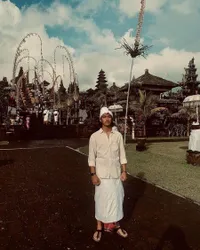 Sempat Tuai Pro Kontra, Intip Potret Abidzar Anak Mendiang Ustaz Jeffry Berpenampilan Bak Pemuda Bali