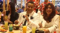 Senang Tak Terdeteksi Kanker Pasca Check Up di Singapura, Ini 7 Potret Hotman Paris yang Traktir Para Asistennya Makan Ramen