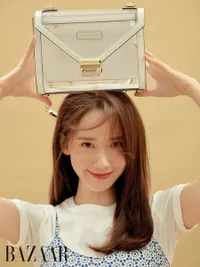 Senyum Cantik Yoona SNSD Pamer Gaya Musim Semi di Harper's Bazaar