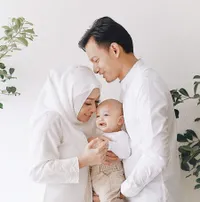 Senyum Tawa Baby Hasan Anak Fedi Nuril, Gantengnya Bikin Meleleh
