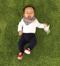 Sepatu Branded - Syal, Ternyata Cucu Aa Gym Ini Bayi Stylish!