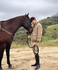 Seperti Keluar Dari Negeri Dongeng, 8 Idol K-pop Ini Punya Aura Putra Mahkota yang Pesonanya Bakal Bikin Kamu Terpana!